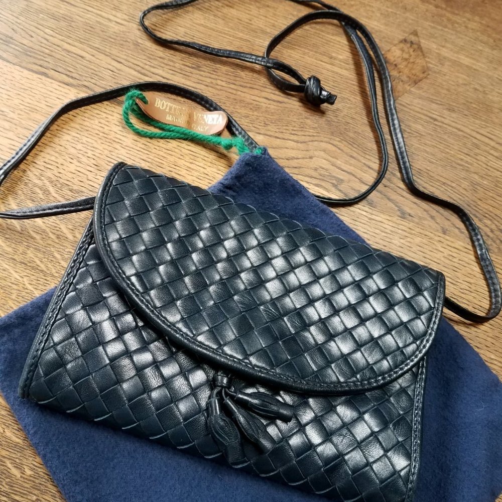 BOTTEGA VENETA NAVY LEATHER SHOULDER BAG
